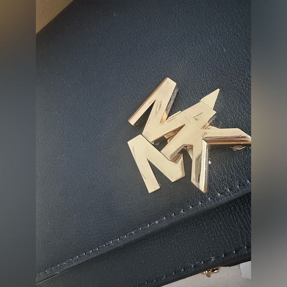 MICHAEL KORS Large Mott Leather Shoulder Bag - Picture 14 of 16